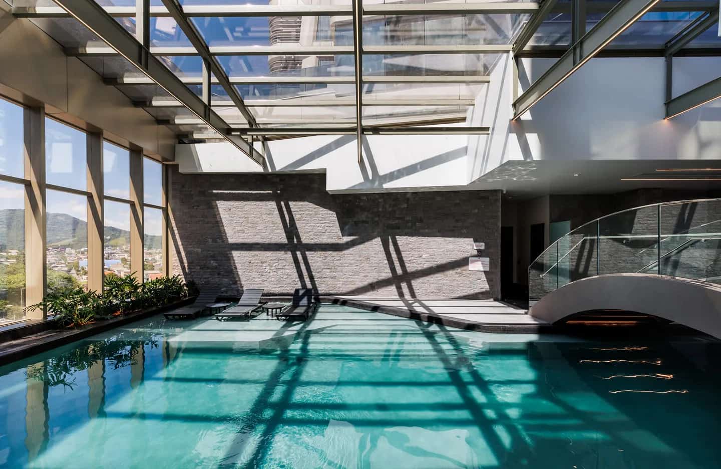 Piscina interna aquecida